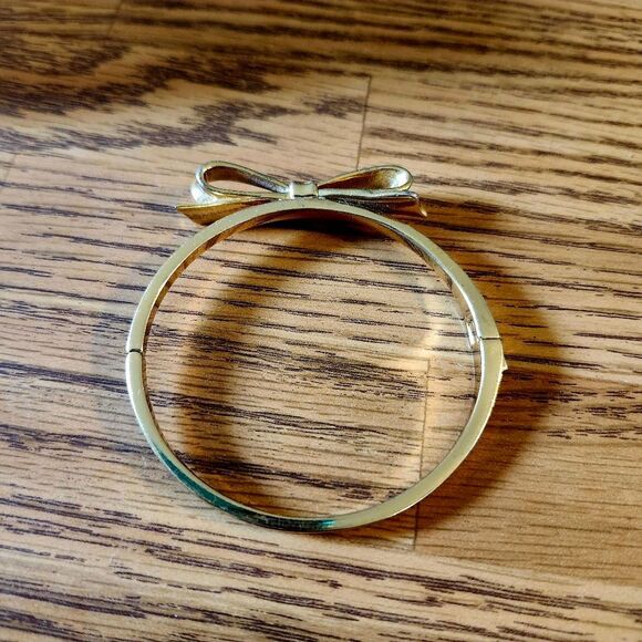 KATE SPADE Gold Bow Bracelet - Picture 3 of 8